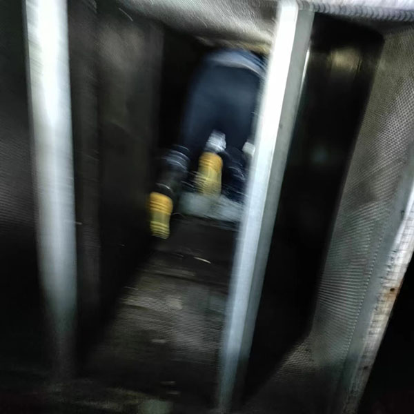 軸流風(fēng)機清洗(圖1) 軸流風(fēng)機清洗(圖1)